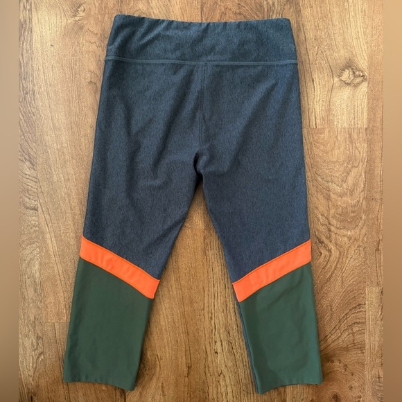 Under Armour Charcoal and Orange Capri Leggings - Picture 3 of 5